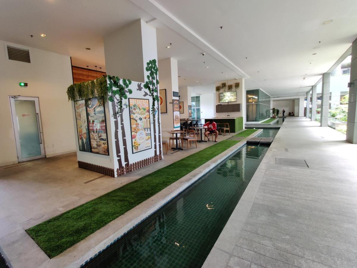 Starsbed Klcc Skyview Roof Pool Hostel Kuala Lumpur Exterior photo